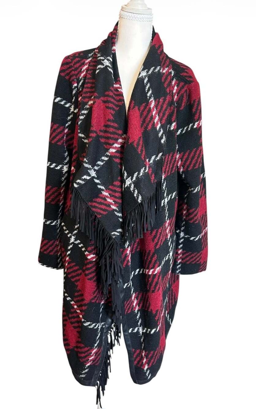 NWT Women's MontanaCo Black and Red Checkered Poncho Style Coat With Fringe Fini